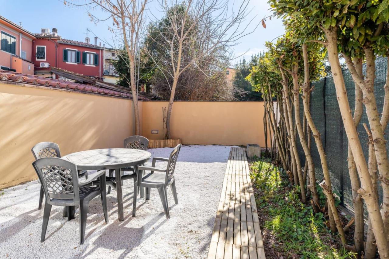 { White Garden } -Comfort, Parking & Wi-Fi- Lucca Exteriör bild